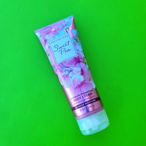 Bath & body works body cream
